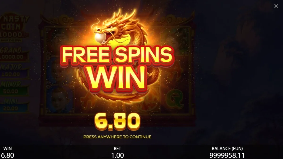 Tampilan visual slot Dynasty Coin 10,000: Hold the Spin dengan latar belakang istana Tiongkok